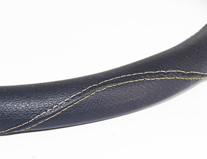 Husa volan FX61 din imitatie de piele marime: M culoare: negru cusatura gri deschis [2]