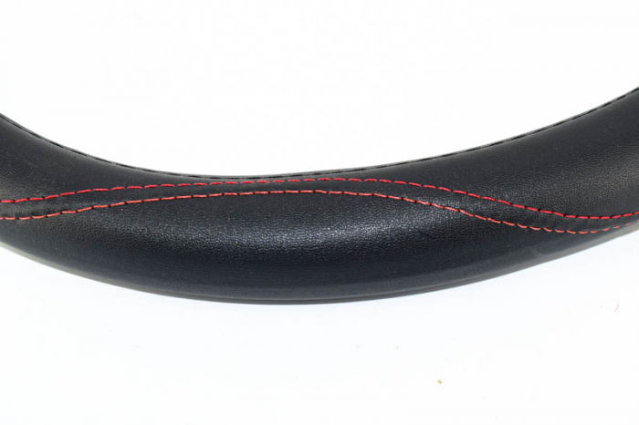 Husa volan FX62 din imitatie de piele marime: M culoare: negru cusatura rosie [2]