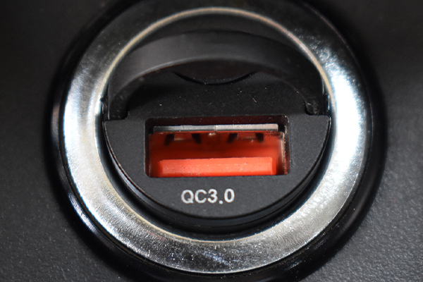 INCARCATOR AUTO USB QC3.0 18W [1]