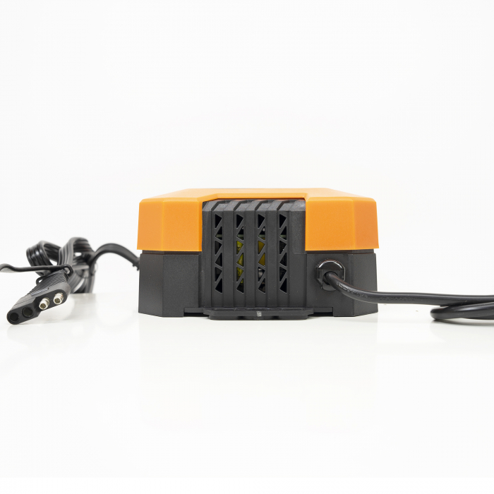 Incarcator si redresor PNI C130 pentru acumulatori auto, intrare 230V, iesire 6V/12V 2A 4A 8A 12A, iesire 24V 1A 2A 4A 6A, 2 porturi USB [6]