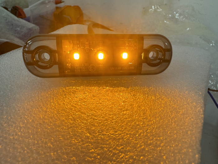 Lampa gabarit laterala LED portocaliu fumuriu rezistent la apă IP67, 12V/24V Cablu 30 cm - E9 10R-06, ECE R10, ECE R148 [8]