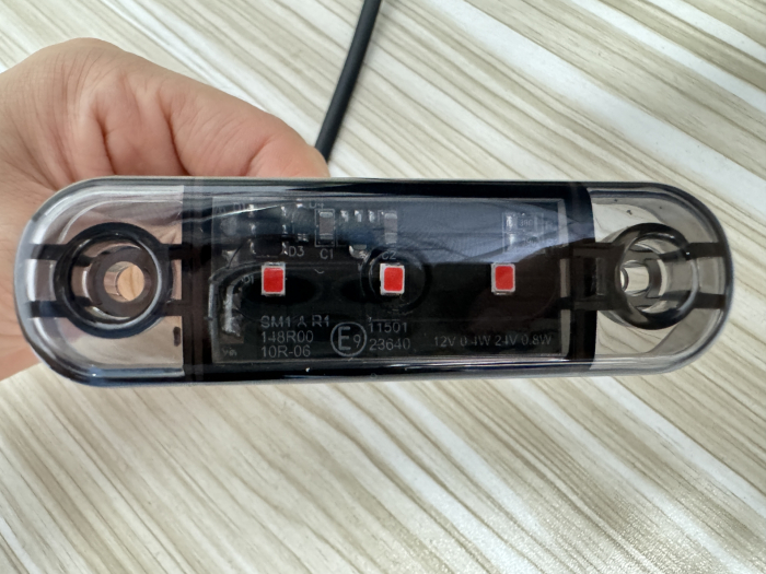 Lampa gabarit laterala LED roșu fumuriu rezistent la apă IP67, 12V/24V Cablu 30 cm - E9 10R-06, ECE R10, ECE R148 [10]