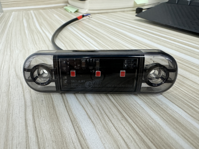 Lampa gabarit laterala LED roșu fumuriu rezistent la apă IP67, 12V/24V Cablu 30 cm - E9 10R-06, ECE R10, ECE R148 [8]