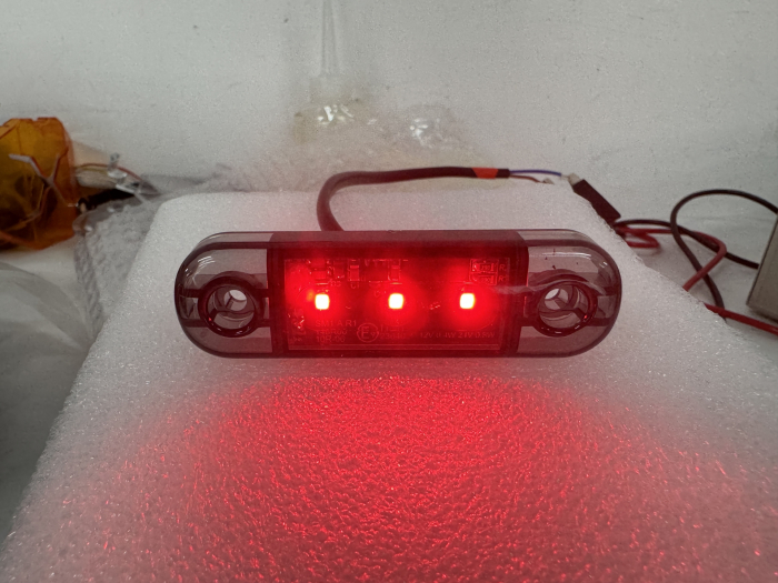 Lampa gabarit laterala LED roșu fumuriu rezistent la apă IP67, 12V/24V Cablu 30 cm - E9 10R-06, ECE R10, ECE R148 [11]