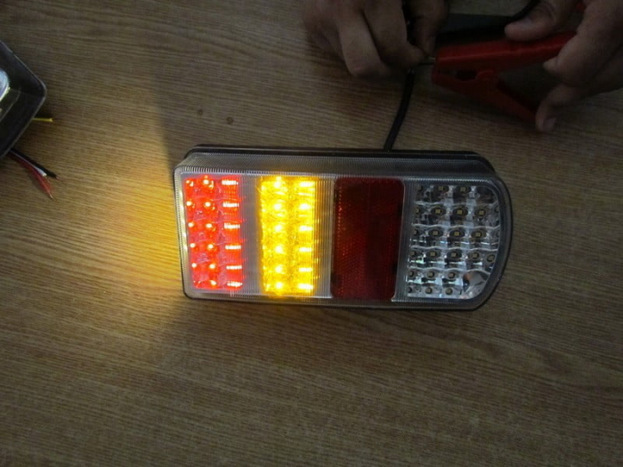Lampa stop camion DF TRL006 LED 12V [2]