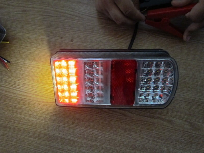 Lampa stop camion DF TRL006 LED 12V [4]