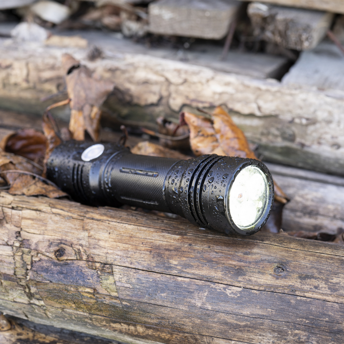 Lanterna dubla PNI Adventure F200 din aluminiu cu LED, acumulator 4000mAh si port micro USB, 3 LED-uri cu deschidere mare si unul cu focus, ambele au 3 niveluri de putere [11]