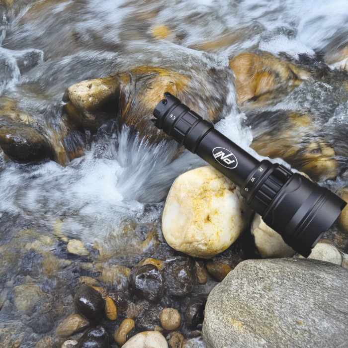 Lanterna PNI Adventure F300 cu LED in 3 culori, alb, rosu, verde, max. 10W, IPX6, distanta 536 m, flux luminos 540 lm, acumulator 18650 3000mAh inclus, incarcator pentru acumulator inclus, functie zoo [27]