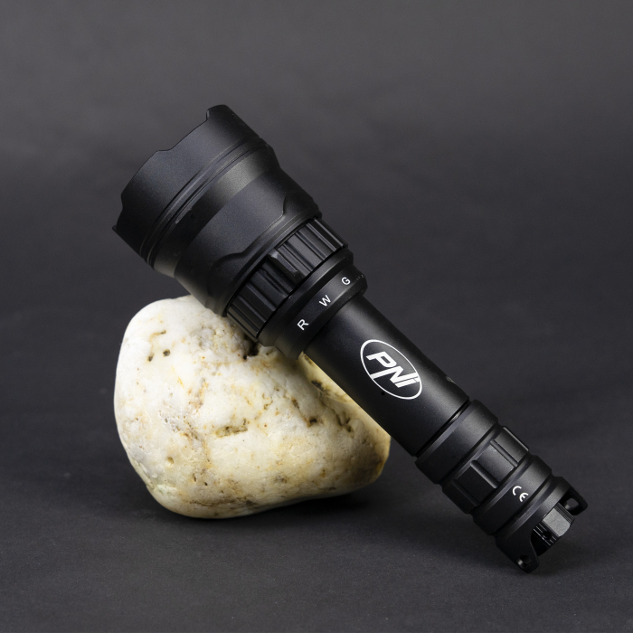 Lanterna PNI Adventure F300 cu LED in 3 culori, alb, rosu, verde, max. 10W, IPX6, distanta 536 m, flux luminos 540 lm, acumulator 18650 3000mAh inclus, incarcator pentru acumulator inclus, functie zoo [24]