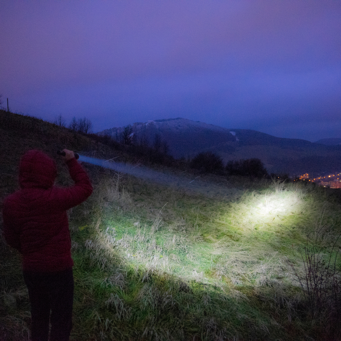 Lanterna PNI Adventure F410 din aluminiu, cu LED 10W, 700 lumeni, pana la 250 m, IP44, USB Tip C, acumulatori 3000mAh inclusi [12]