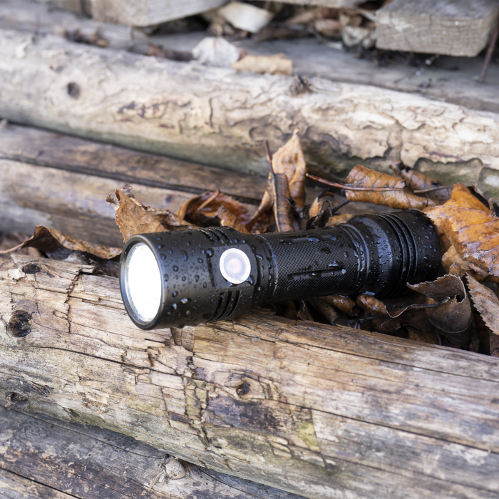 Pachet lanterna dubla PNI Adventure F200 din aluminiu cu LED, acumulator 4000mAh si Sticky Pad Drapel inclus [10]