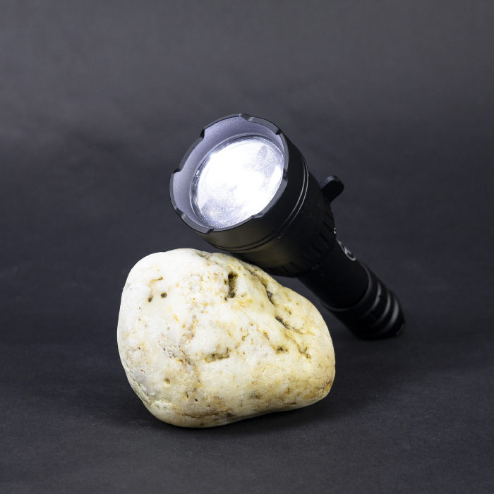 Pachet Lanterna PNI Adventure F300 cu LED in 3 culori, alb, rosu, verde, max. 10W, IPX6 cu sticky Pad Blue inclus [25]