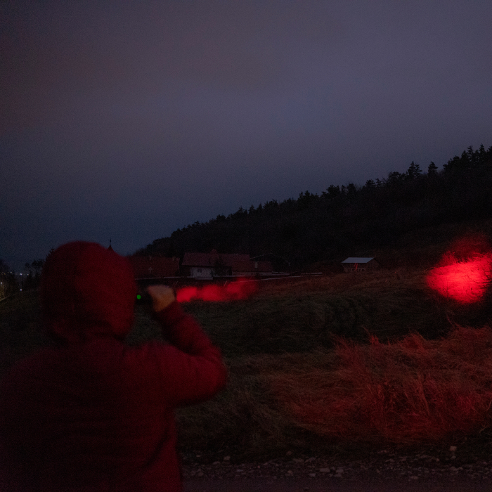 Pachet Lanterna PNI Adventure F300 cu LED in 3 culori, alb, rosu, verde, max. 10W, IPX6 + Sticky Pad Drapel [17]