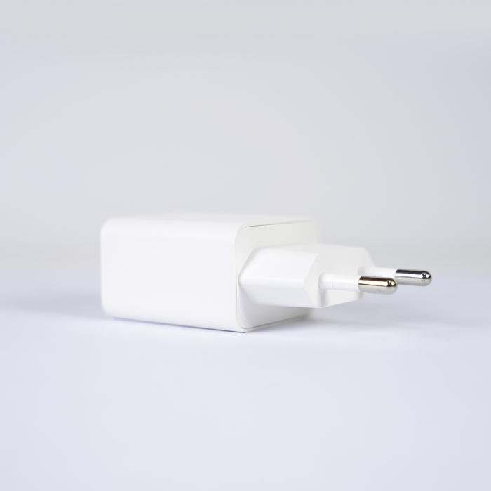 Pachet lanterna PNI Adventure F420 din aluminiu cu LED 10W, 1000lm, pana la 420m, cu 2 acumulatori inclusi, 8000 mAh tip 26650 si alimentator PNI CHG300 cu port USB C, QC3.0, PD3.0, PPS si port USB-A, [8]