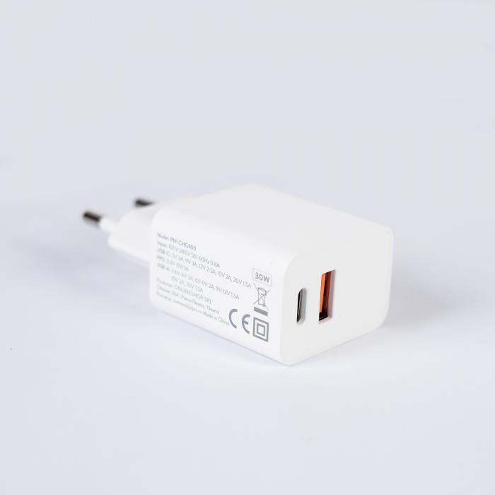 Pachet lanterna PNI Adventure F650 cu LED 20W, 2000 lm, din aluminiu, IPX6, acumulator inclus si alimentator PNI CHG300 cu port USB C, QC3.0, PD3.0, PPS si port USB-A, 30W [10]