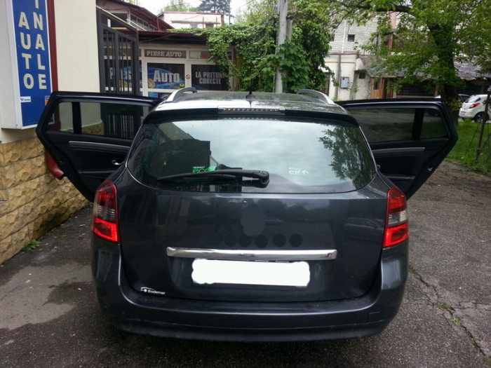 Perdelute  interior Renault Laguna III (2007-2015) break [2]