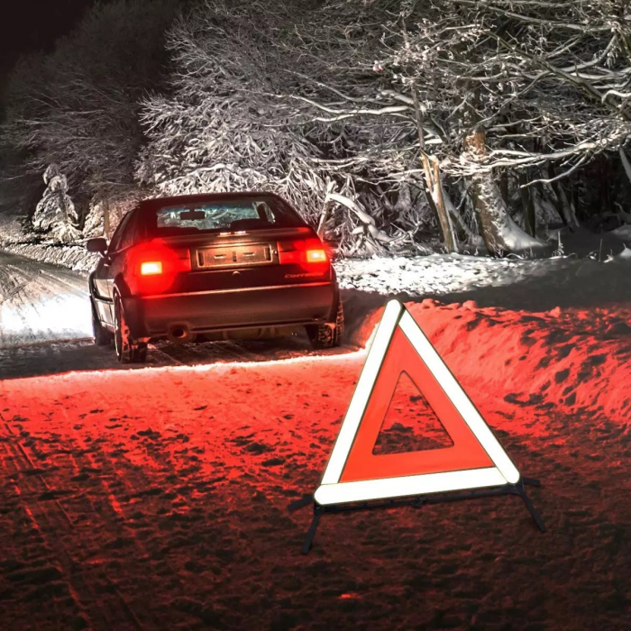 Triunghi reflectorizant de avertizare ECE R27 – pliabil, cu suport metalic și husă de transport [11]