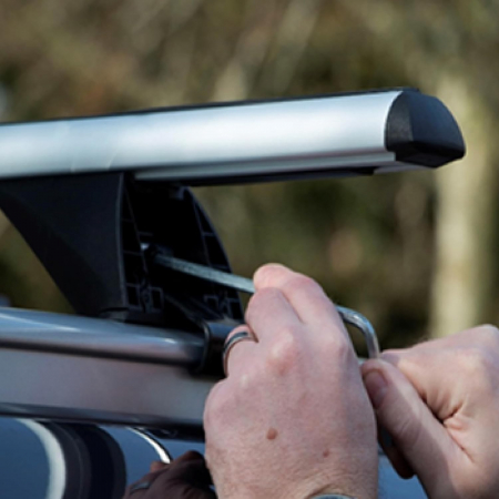 Bare transversale universale din aluminiu  pentru plafon cu sine longitudinale tip Flush Rails, 120 cm, 90 kg, Crom [7]