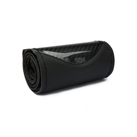 Huse volan - Husa volan cu ac si ata imitatie piele si carbon , marime M, culoare Negru Cod: WK-1012