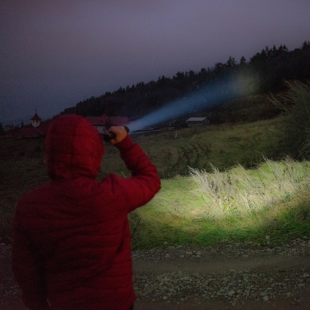 Lanterna PNI Adventure F410 din aluminiu, cu LED 10W, 700 lumeni, pana la 250 m, IP44, USB Tip C, acumulatori 3000mAh inclusi [10]