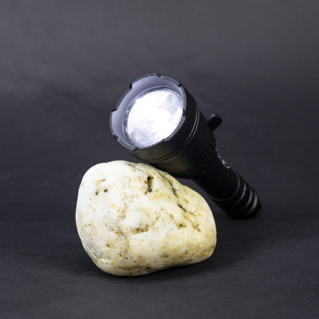 Pachet Lanterna PNI Adventure F300 cu LED in 3 culori, alb, rosu, verde, max. 10W, IPX6 cu sticky Pad Blue inclus [24]