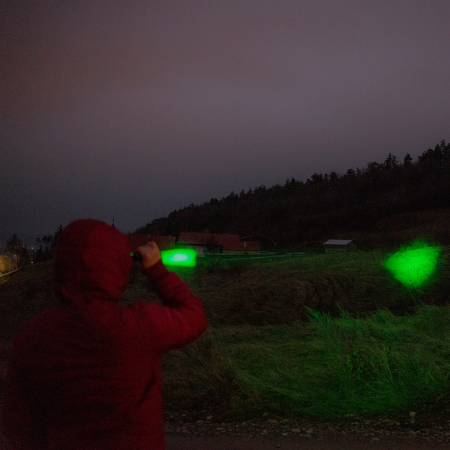 Pachet Lanterna PNI Adventure F300 cu LED in 3 culori, alb, rosu, verde, max. 10W, IPX6 + Sticky Pad Drapel [15]