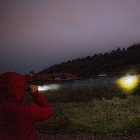 Pachet Lanterna PNI Adventure F300 cu LED in 3 culori, alb, rosu, verde, max. 10W, IPX6 + Sticky Pad Drapel [14]