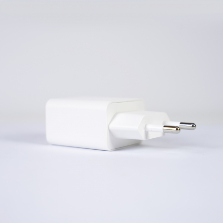 Pachet lanterna PNI Adventure F420 din aluminiu cu LED 10W, 1000lm, pana la 420m, cu 2 acumulatori inclusi, 8000 mAh tip 26650 si alimentator PNI CHG300 cu port USB C, QC3.0, PD3.0, PPS si port USB-A, [7]