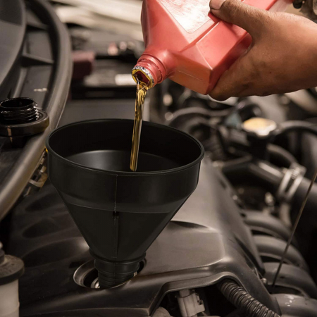 Palnie auto, pentru ulei si benzina, lungime tub 36 cm, plasa filtru pentru a nu permite intrarea impuritatilor [11]