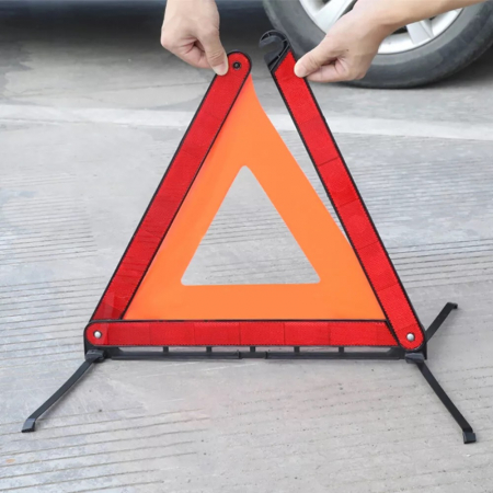 Triunghi reflectorizant de avertizare ECE R27 – pliabil, cu suport metalic și husă de transport [4]