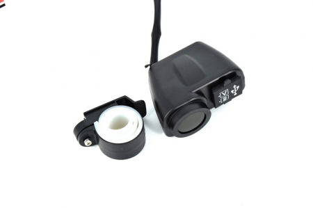 Noutati Real Auto - Voltmetru moto 12V + termometru + mufa USB