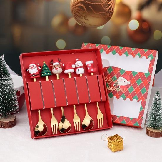 Set 6 tacamuri  cu tematica de Craciun, contine 3 linguri si 3 furculite din inox  culoare aurie [3]