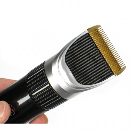 Aparat de tuns profesional fara fir, cu acumulator de schimb inclus, 4 marimi de schimb, perie de curatare si ulei incluse, Rosu [1]
