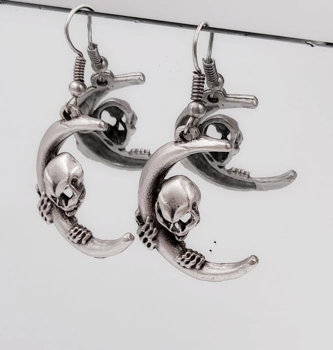 Cercei Zamac Argintat Luna si Craniu [2]