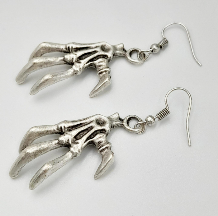 Cercei Zamac Argintat Mana Schelet [4]