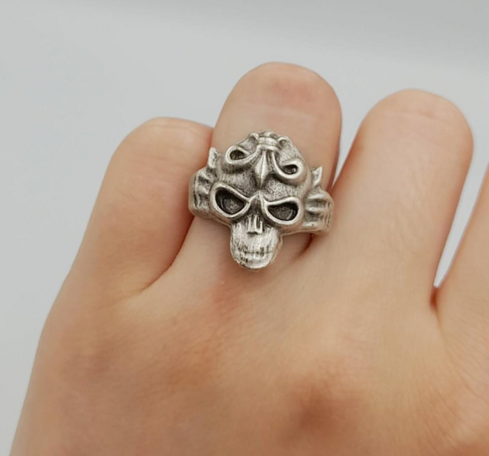 Inel Reglabil Zamac Argintat Craniu [3]
