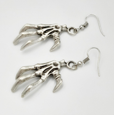 Bijuterii din zamac - Cercei Zamac Argintat Mana Schelet