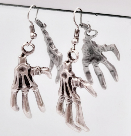 Cercei Zamac Argintat Mana Schelet [1]