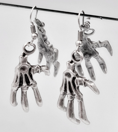 Cercei Zamac Argintat Mana Schelet [2]