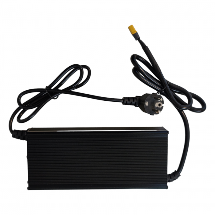 Incarcator 12.6V 10A Pentru baterie Li-Ion de 12V- Incarcare Rapida Si Eficienta [4]