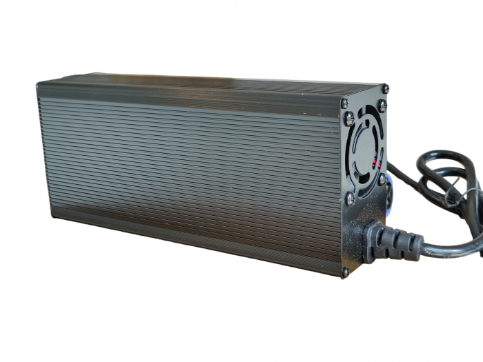 Incarcator LiFePO4 14.6V 10A - Incarcare Rapida si Eficienta pentru Baterii LFP [4]