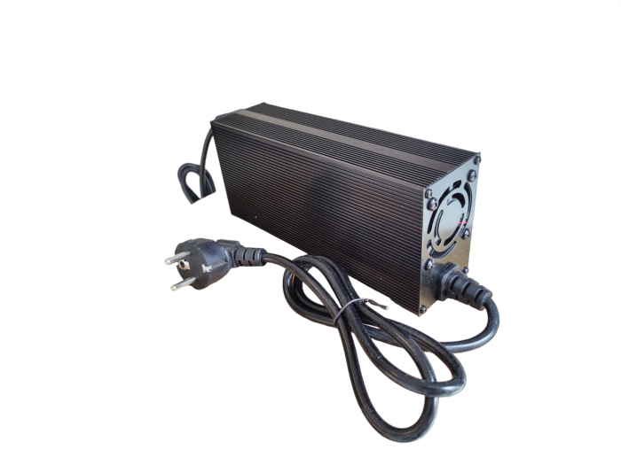 Incarcator 54.6V/ 5A pentru Baterii Li-Ion de 48V -  Incarcare Eficienta si Sigura [5]