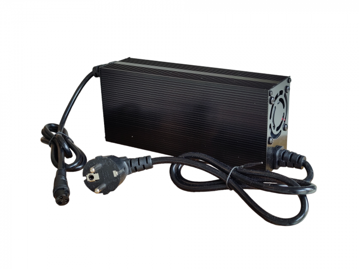 Incarcator 54.6V/ 5A pentru Baterii Li-Ion de 48V -  Incarcare Eficienta si Sigura [6]