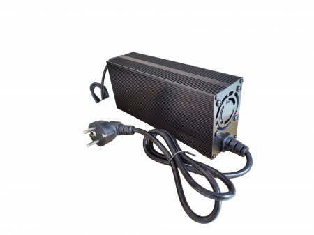 Incarcator 54.6V/ 5A pentru Baterii Li-Ion de 48V -  Incarcare Eficienta si Sigura [4]