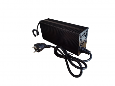 Incarcator 54.6V/ 5A pentru Baterii Li-Ion de 48V -  Incarcare Eficienta si Sigura [3]