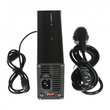 Incarcator 54.6V/ 5A pentru Baterii Li-Ion de 48V, Performanta si Siguranta [1]