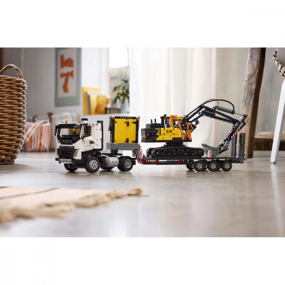 Camionul FMX si excavatorul electric EC230 de la Volvo [6]