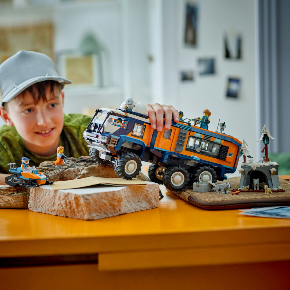 Camionul laborator ştiinţific al exploratorilor arctici [7]