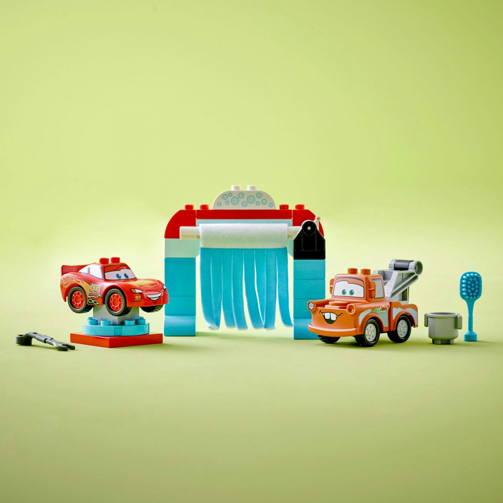 Distractie la spalatorie cu Lightning McQueen si Mater [10]