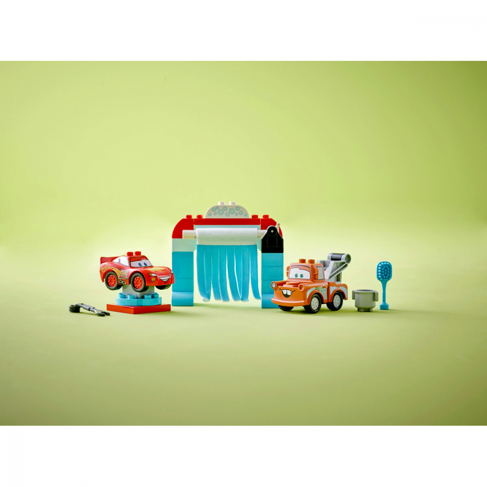 Distractie la spalatorie cu Lightning McQueen si Mater [6]